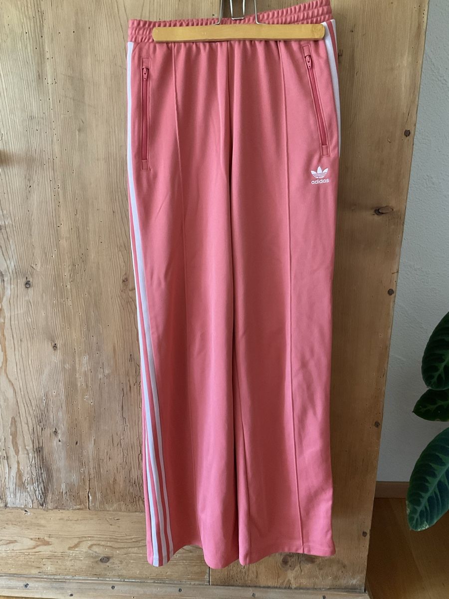 Adidas Pantalons: Adidas Trainingshose lachsrosa Grösse S  – D'occasion à Sagogn par barosella