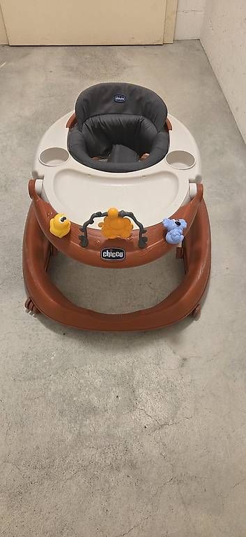 Véhicules pour enfants: Laufwagen ab 6 Monaten  – D'occasion à Kriegstetten par deb_cbb8