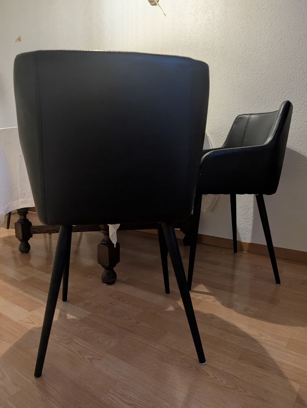 Sedie: 4 Esszimmerstühle aus Kunstleder – Usato da Bern venduto da afi_9dwp 2