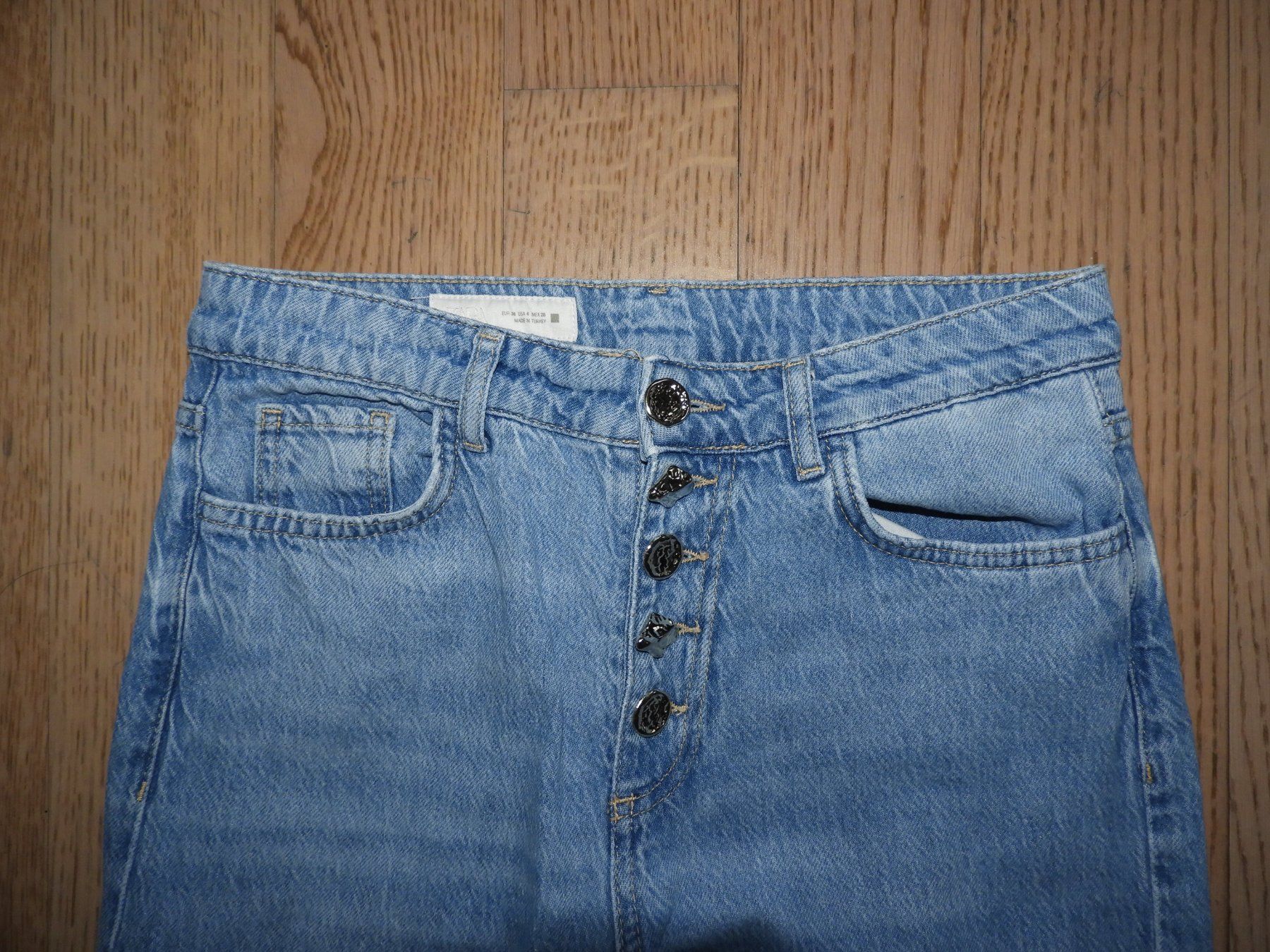 Zara Jeans: Weite Jeans mit Knopfleiste, Grösse 36 – Gebraucht aus Hergiswil NW von Noema2006 1