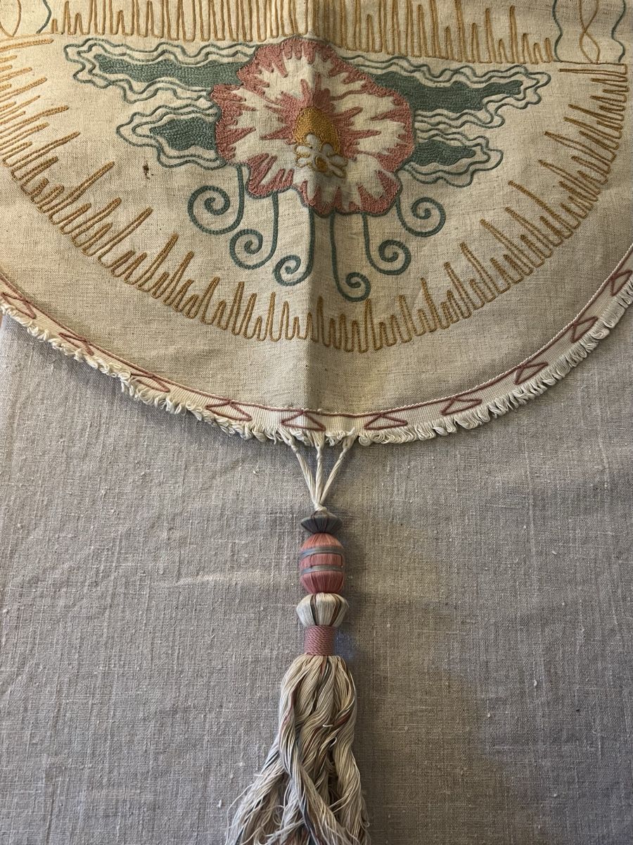 Sonstige Tischwäsche: Nappe chemin de table en lin, vintage brodée main, pompons – Gebraucht aus Genève von DELIRBEADS 3