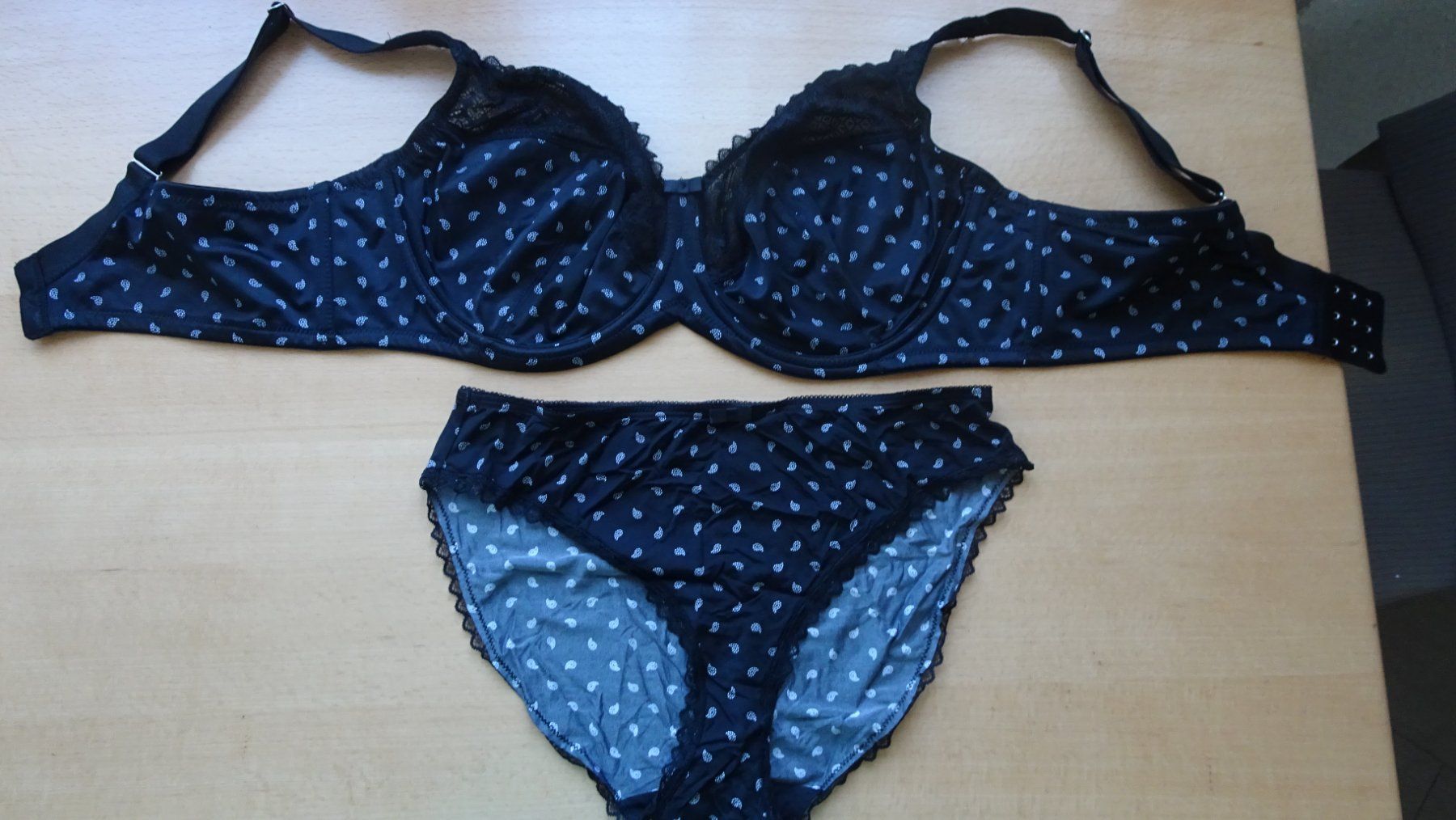 Altra biancheria intima: 2x Sets Bügel-BH + Slip 95D neu – Nuovo (secondo la descrizione) da Zürich venduto da blaumeisli62 1