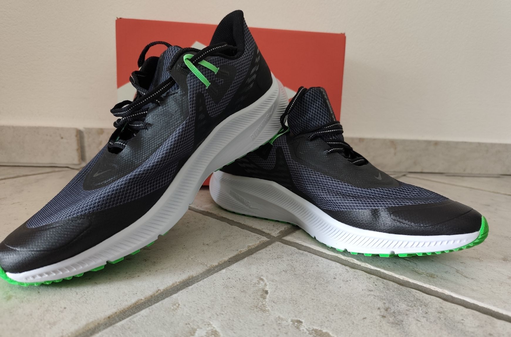 Nike Scarpe da uomo: Nike Laufschuhe, Grösse 45, US11 – Usato da Chur venduto da Rodanisa 3