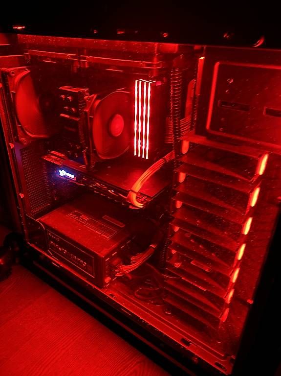 PC: Verkaufe PC (Ohne Festplatten) – Usato da Luzern venduto da Srkiii
