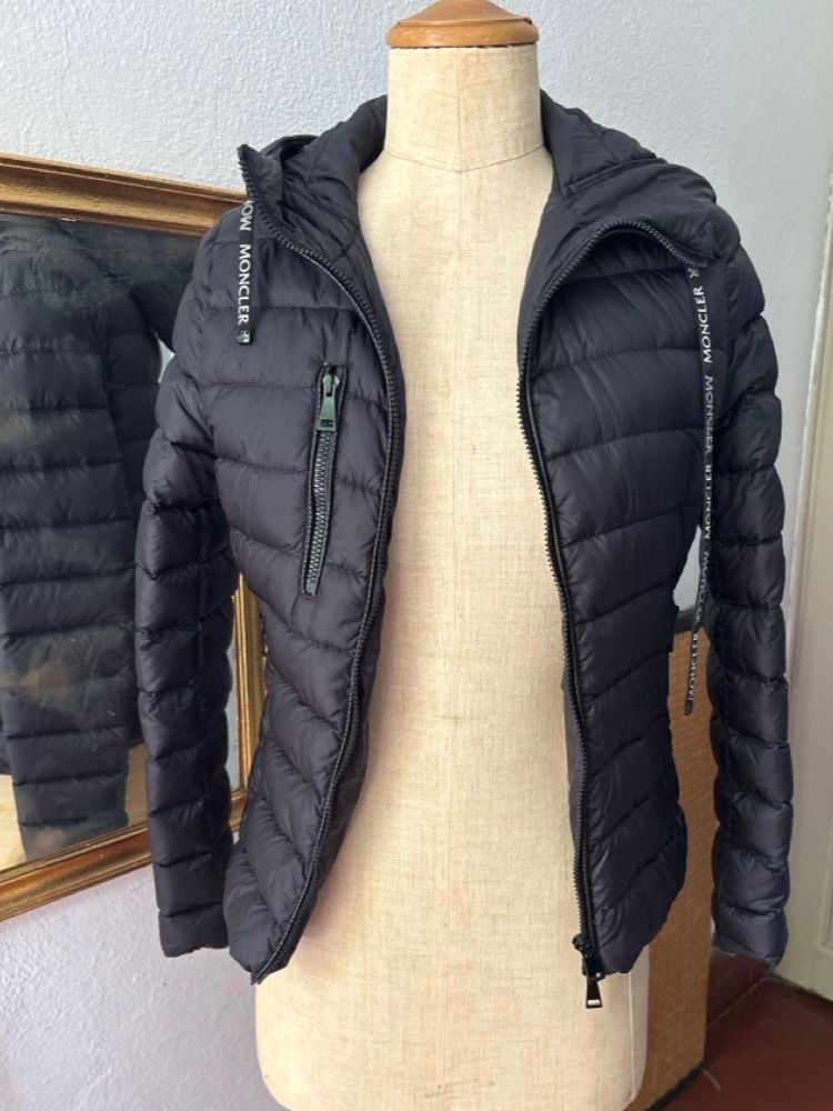 Moncler Jacken: Moncler Jacke Daunen Gr 1 – Gebraucht aus Winterthur von prenzlgirl