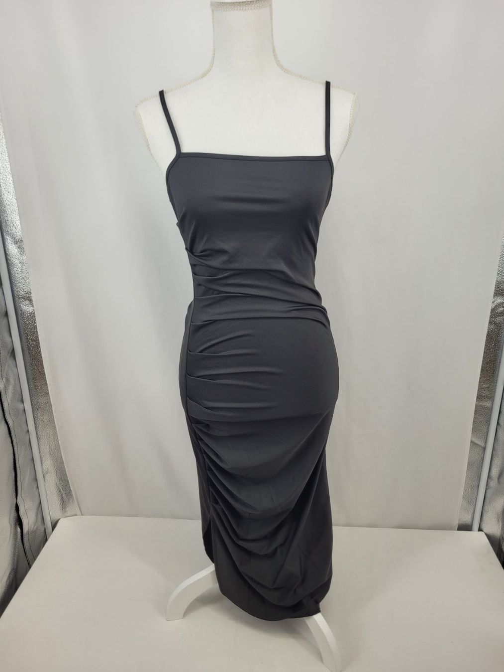 Shein Kleider: SHEIN Robe noire – Gebraucht aus Lausanne von PlusValue_Lausanne