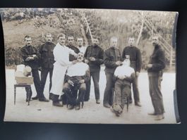 Alte Fotopostkarte Soldaten mit Bartrasur um 1910