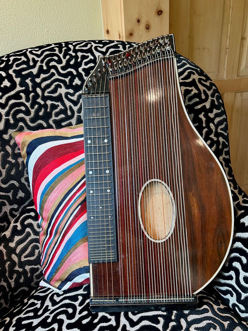 Musikinstrumente: Schöne antike Zither mit intaktem Koffer – Gebraucht aus Baar von Rmedicus 4