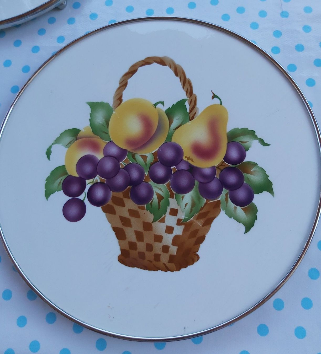 Plateaux: Alte Tortenplatte Früchtekorb Spritzdekor – D'occasion à Bern par aronari