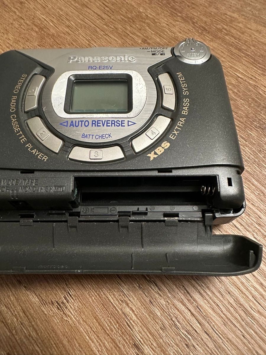 Panasonic Lettore multimediale portatile: Panasonic RQ-E25V - Stereo Cassette Player – Usato da Zürich venduto da iva_9svl 2