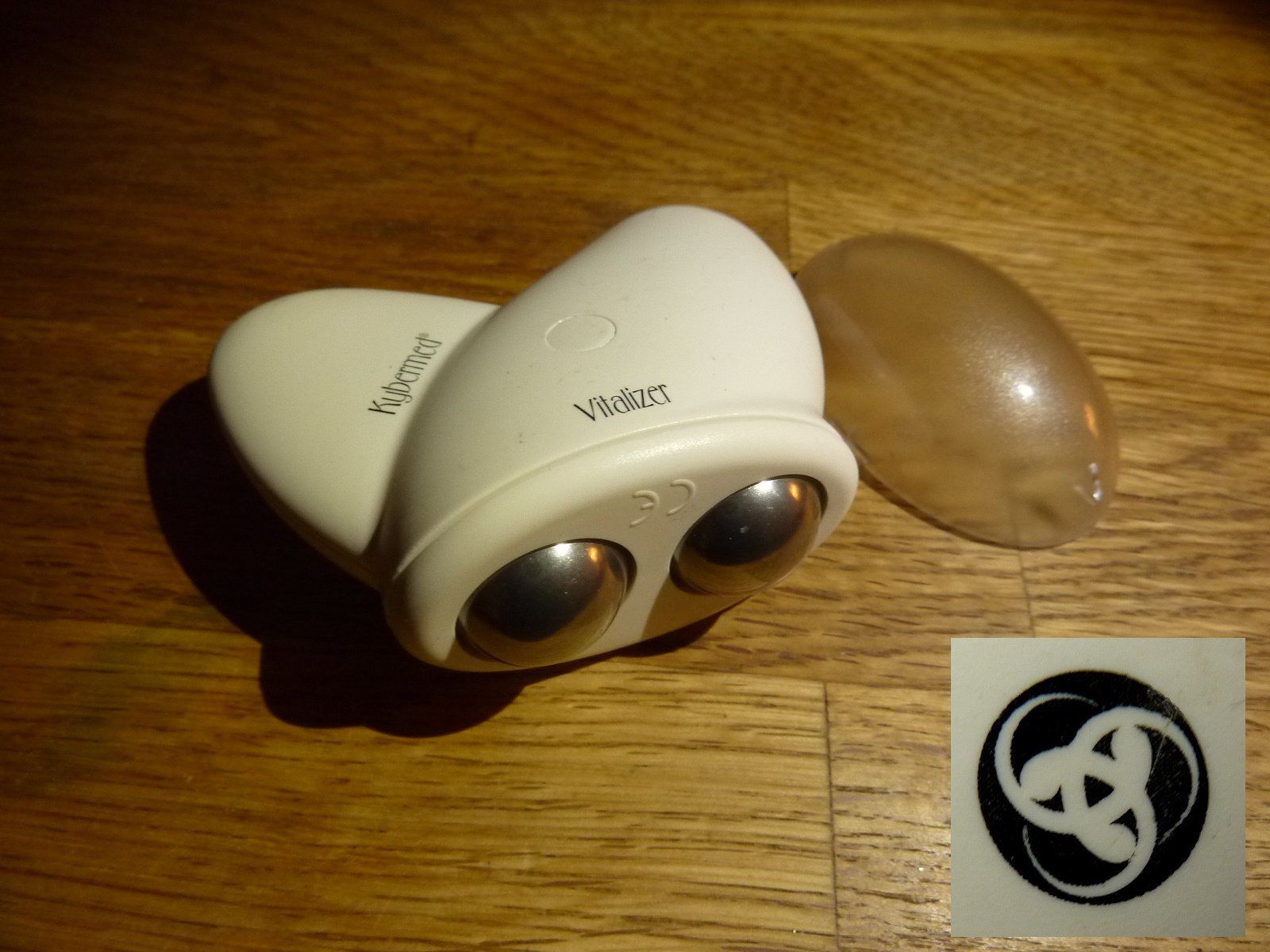 Cura del viso: Kybermed Vitalizer Gesichtslifting Magnet Massager 3D – Usato da Hochfelden venduto da swissice