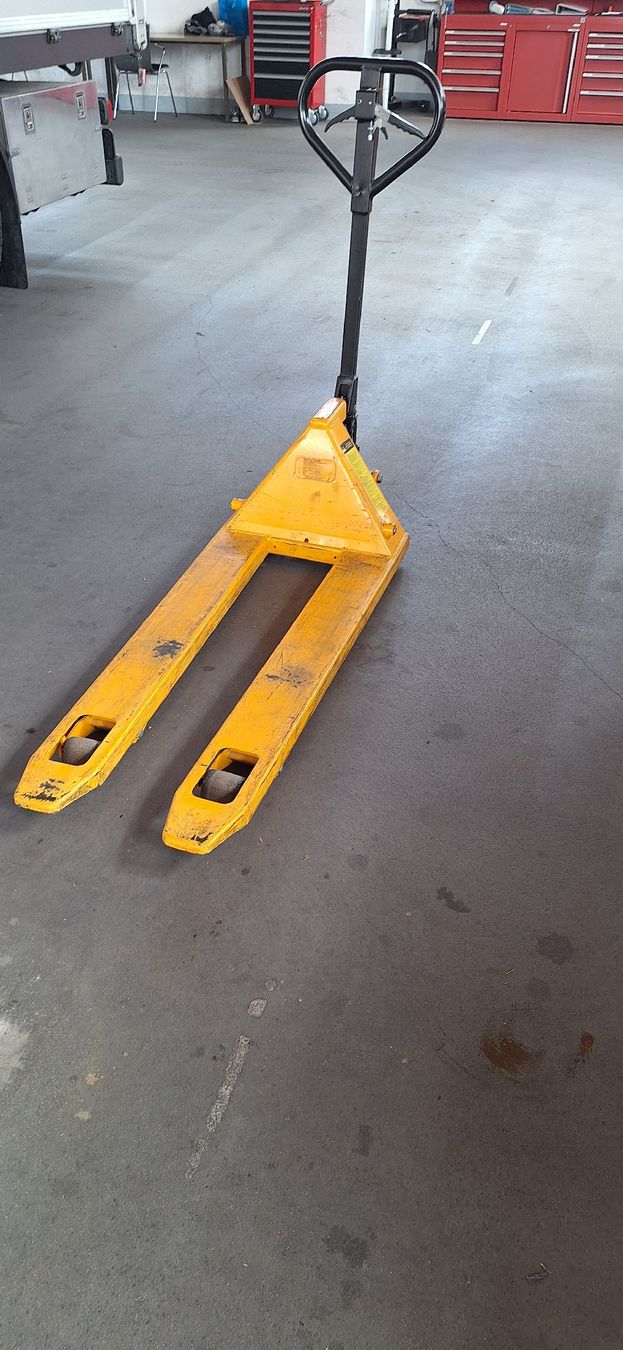 Carrelli elevatori e a forche: Hubwagen Modell DB 2000 2000 kg Tragkraft gebraucht – Usato da Langnau b. Reiden venduto da Erzierzi