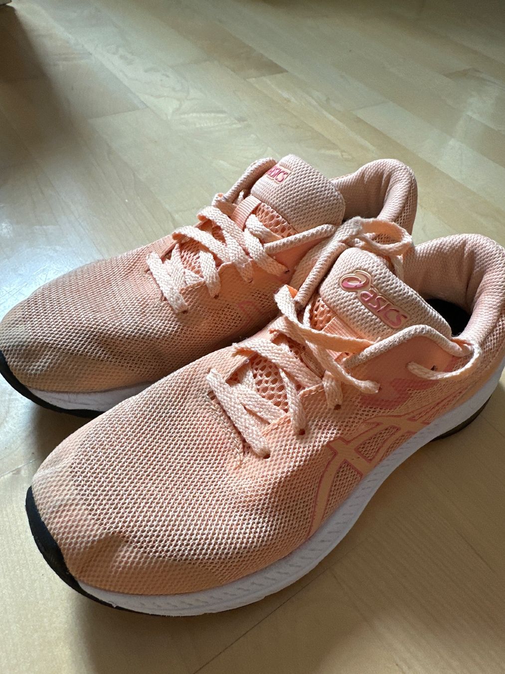 Asics Schuhe für Mädchen: Asics Laufschuhe, Grösse 37 – Gebraucht aus Schaffhausen von Choliday 3