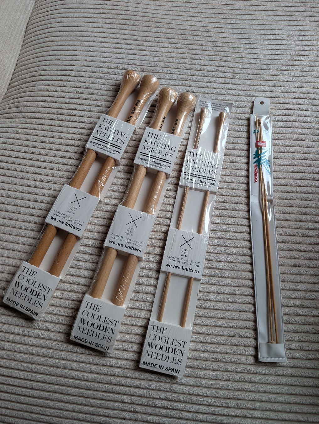 Ferri: Holzstricknadeln 2.5mm, 5mm & 15mm – Nuovo e nell'imballaggio originale da Lommiswil venduto da laroliv