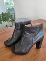 Schwarze Leder-Stiefeletten mit offenem Zehenbereich Gr. 40
