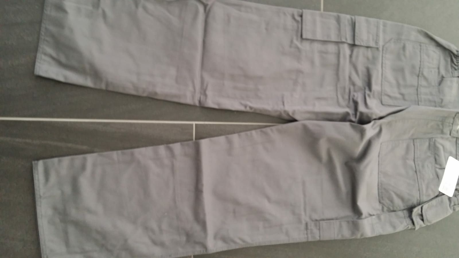 Pantaloni: Arbeitshose Gr 38 Grau (NEU) – Nuovo (secondo la descrizione) da Bischofszell venduto da badza72