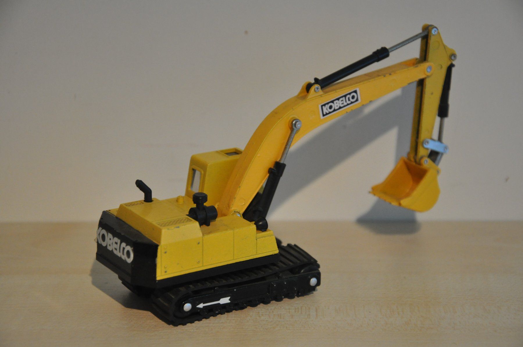 Kits de montage: KOBELCO Raupenbagger – D'occasion à Mitlödi par worker04 2