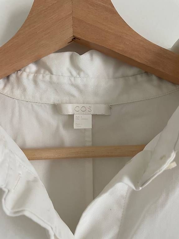 Cos Blusen: Creme / weiße Oversize Bluse – Gebraucht aus Zürich von  1