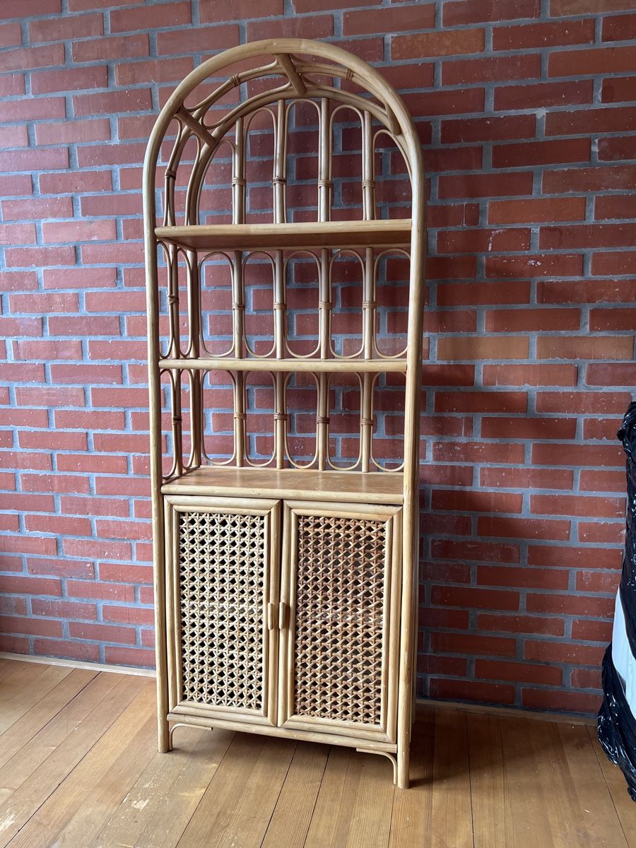 Regale: Boho Regal Rattan mit Türen  – Gebraucht aus Biel/Bienne von mona222