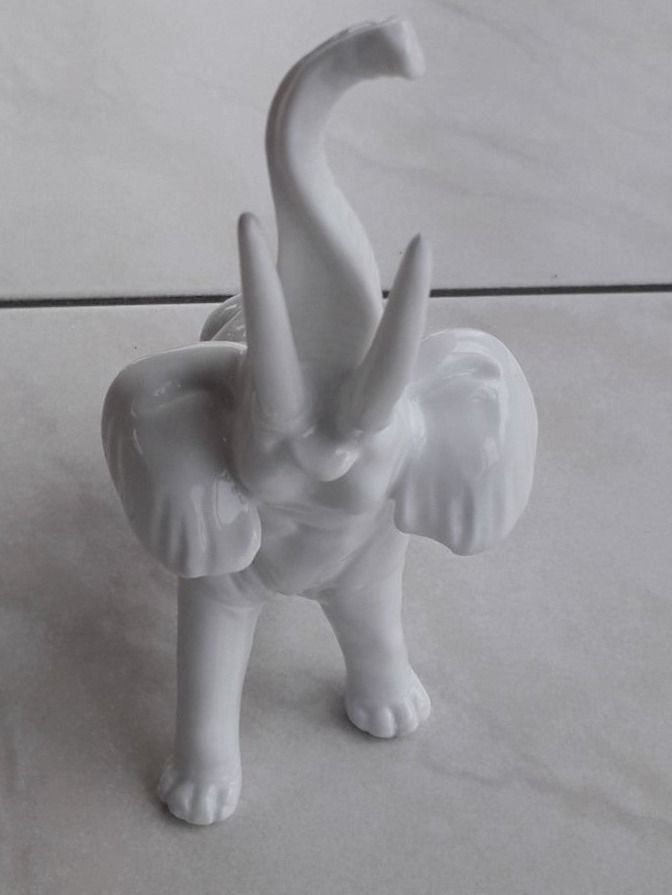 Statuette: Feustel Porzellan Elefant – Nuovo e nell'imballaggio originale da Winistorf venduto da acreativ 1