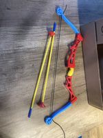 Kinder Spielzeug Bogen mit zwei Pfeilen Kunststoff bunt