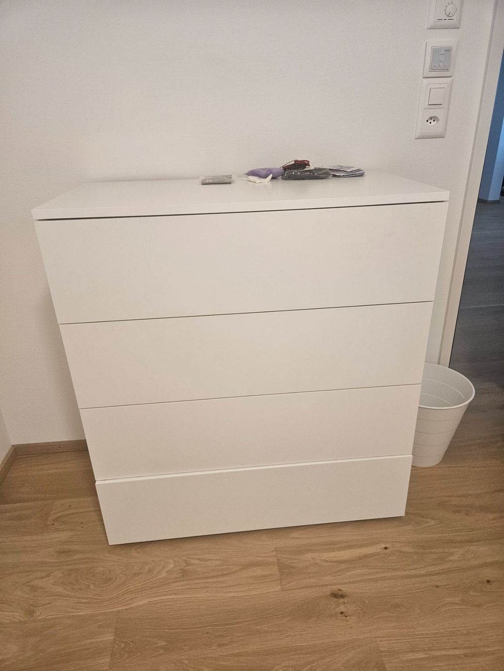 Ikea Commodes: Ikea MALM Kommode mit 4 Schubladen, weiss, 80x100 cm – D'occasion à Schindellegi par Joel.R