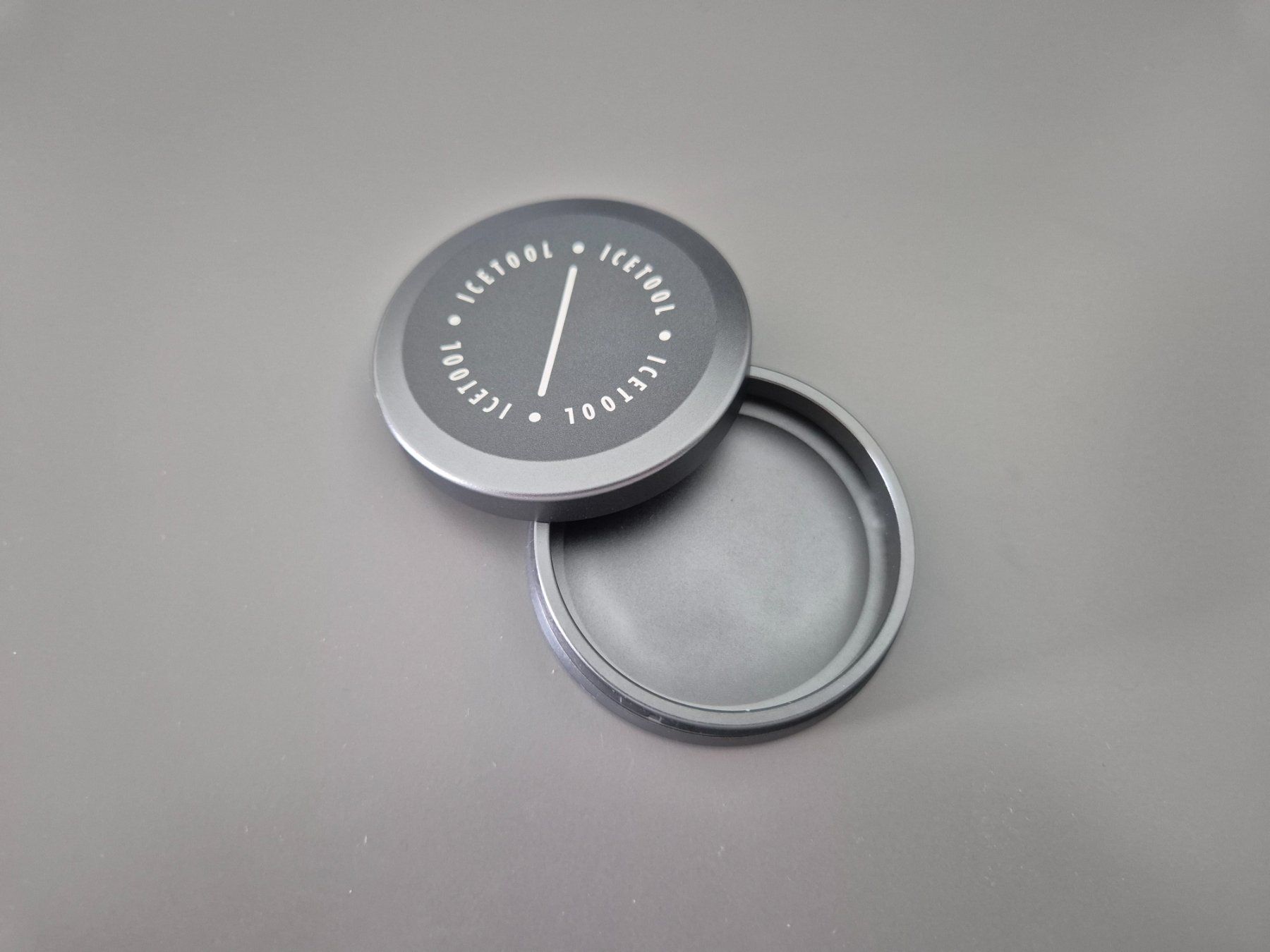 Contenitori & Simili: ICETOOL Dose Silber, edle Schnupf- / Snusdose – Usato da Gunzwil venduto da Andrin1998