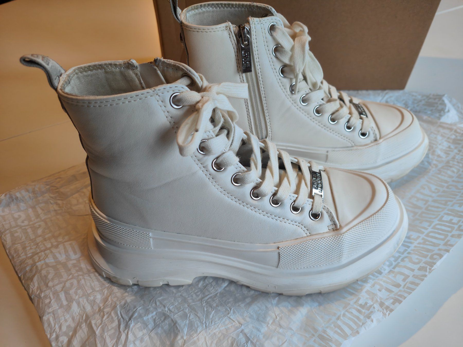 Steve Madden Scarpe da donna: Steve Madden Captor White – Usato da Penthalaz venduto da Cortis 1