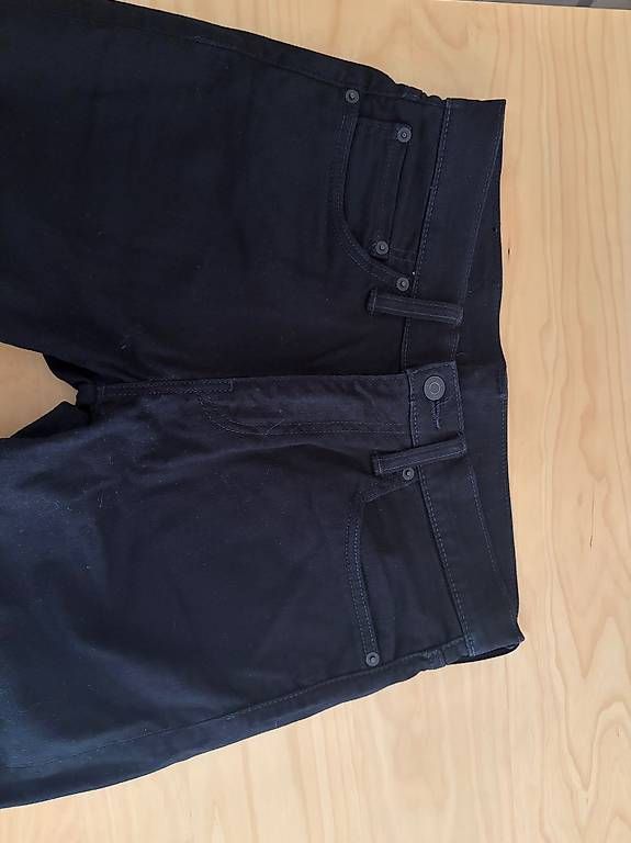 Jeans: Levi's Jeans schwarz Grösse 31/32 – D'occasion à Luzern par sab_r8tg 1