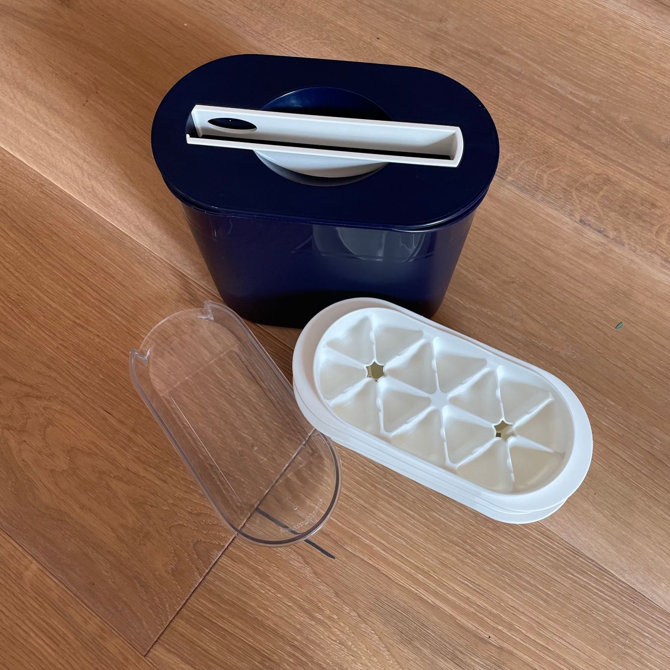 Tupperware Recipients et similaires: Tupperware Eiswürfel Set Behälter – D'occasion à Walde AG par Flumsi66 1
