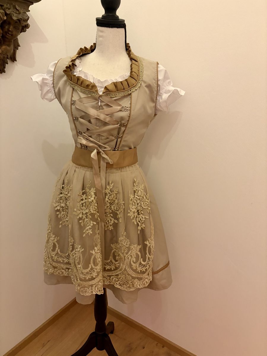 Vestiti: Dirndl Kleid beige mit Spitze und Bluse – Usato da Herisau venduto da Usuperman