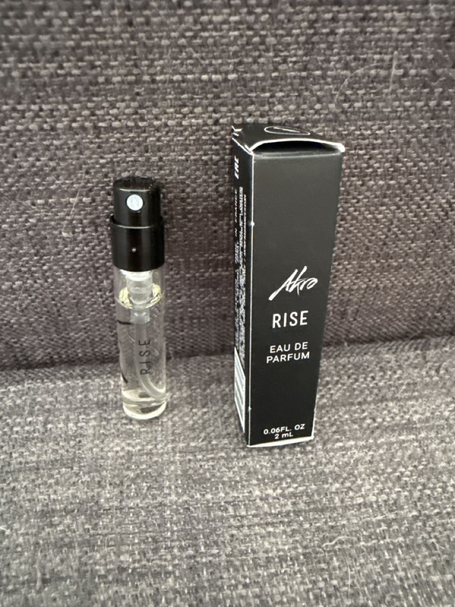 Profumi & Eau de Toilette: Échantillon Rise D’Akro  – Nuovo e nell'imballaggio originale da Orbe venduto da Sylvie.Lep07