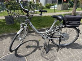 City-E-Bike mit grossem Korb und refurbished Akku mit 510Wh