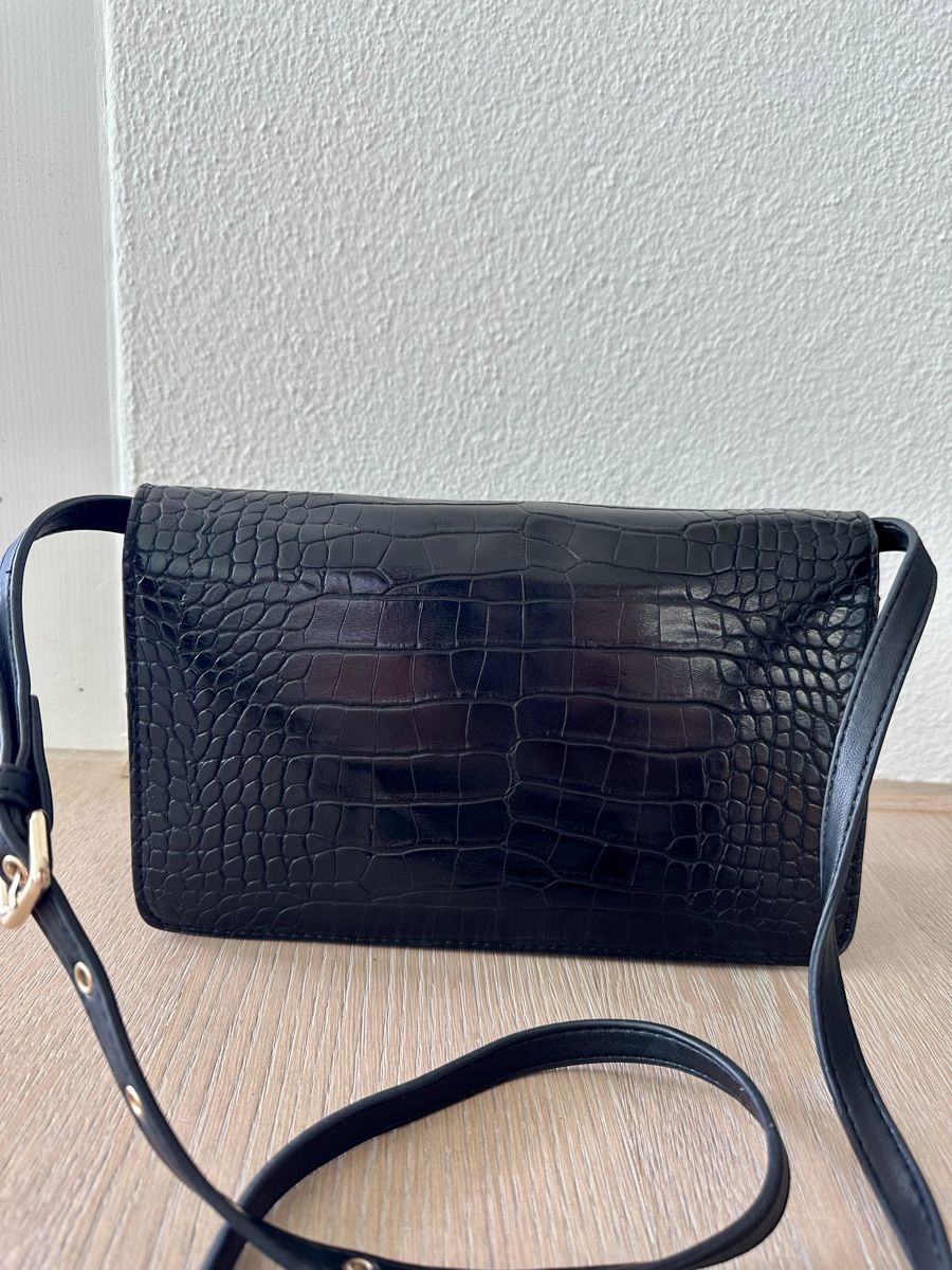 Mango Taschen für Damen: Chic Black Croc-Effect Bag – Gebraucht aus Horgen von cfedier2212 2