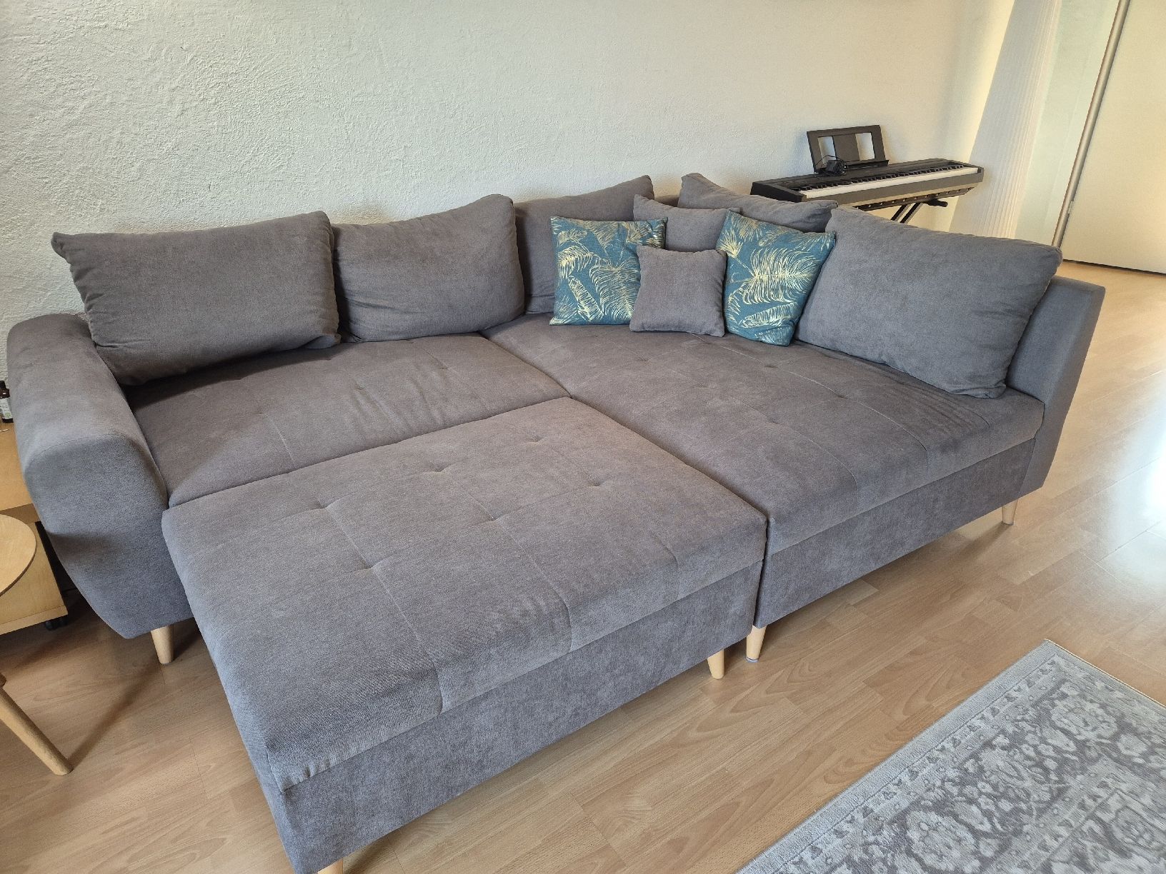 Divani: Graues Ecksofa/Schlafsofa, in gutem Zustand – Usato da Kilchberg ZH venduto da emi_6vtg 2