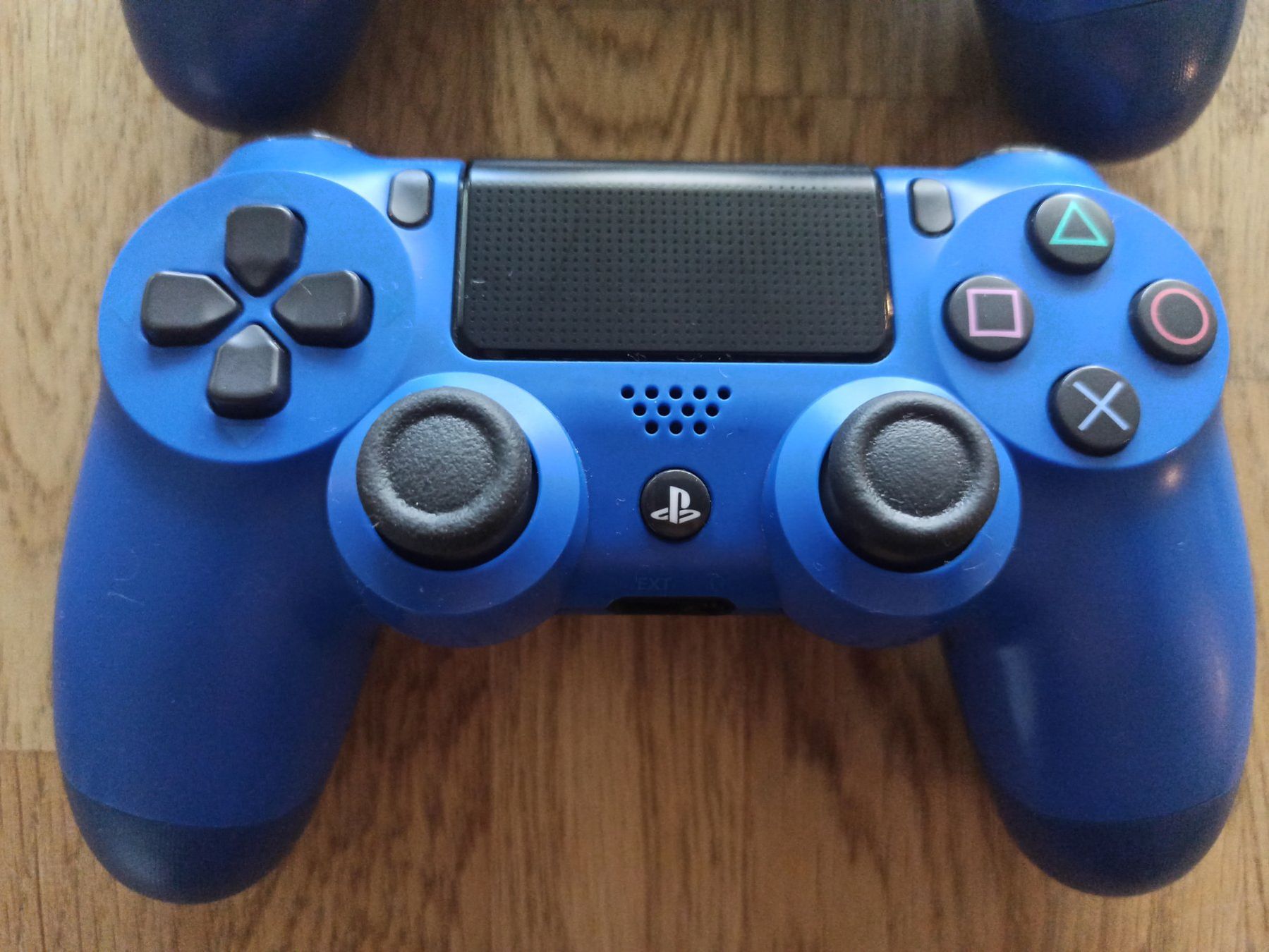 Manettes: 2 x Original Controller Sony PS4 Wireless DualShock 4 V2 – D'occasion à Oberweningen par mar_87mx 2