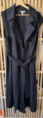 Chic Black Sleeveless Trench Coat/dress