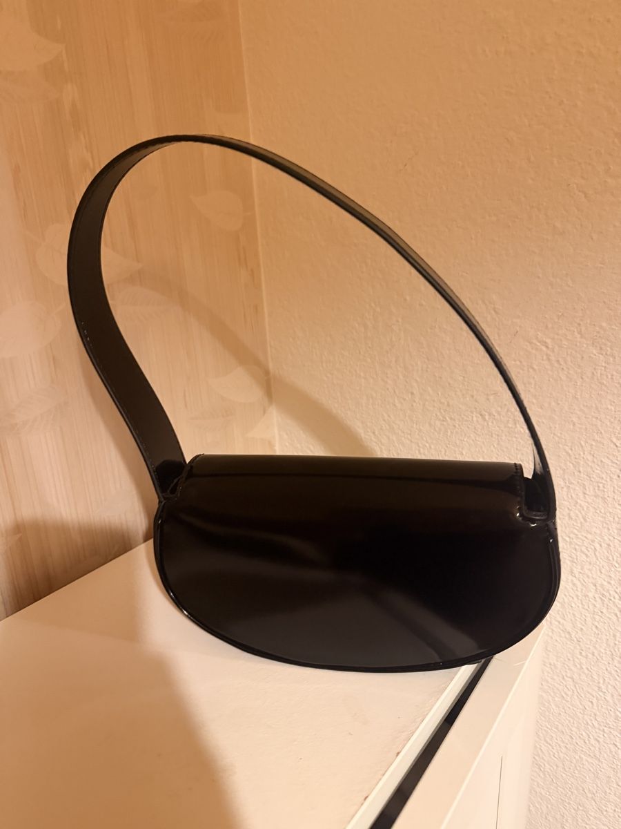 Guess Sacs femmes: Guess Schultertasche  – D'occasion à Nidau par SBern123 1