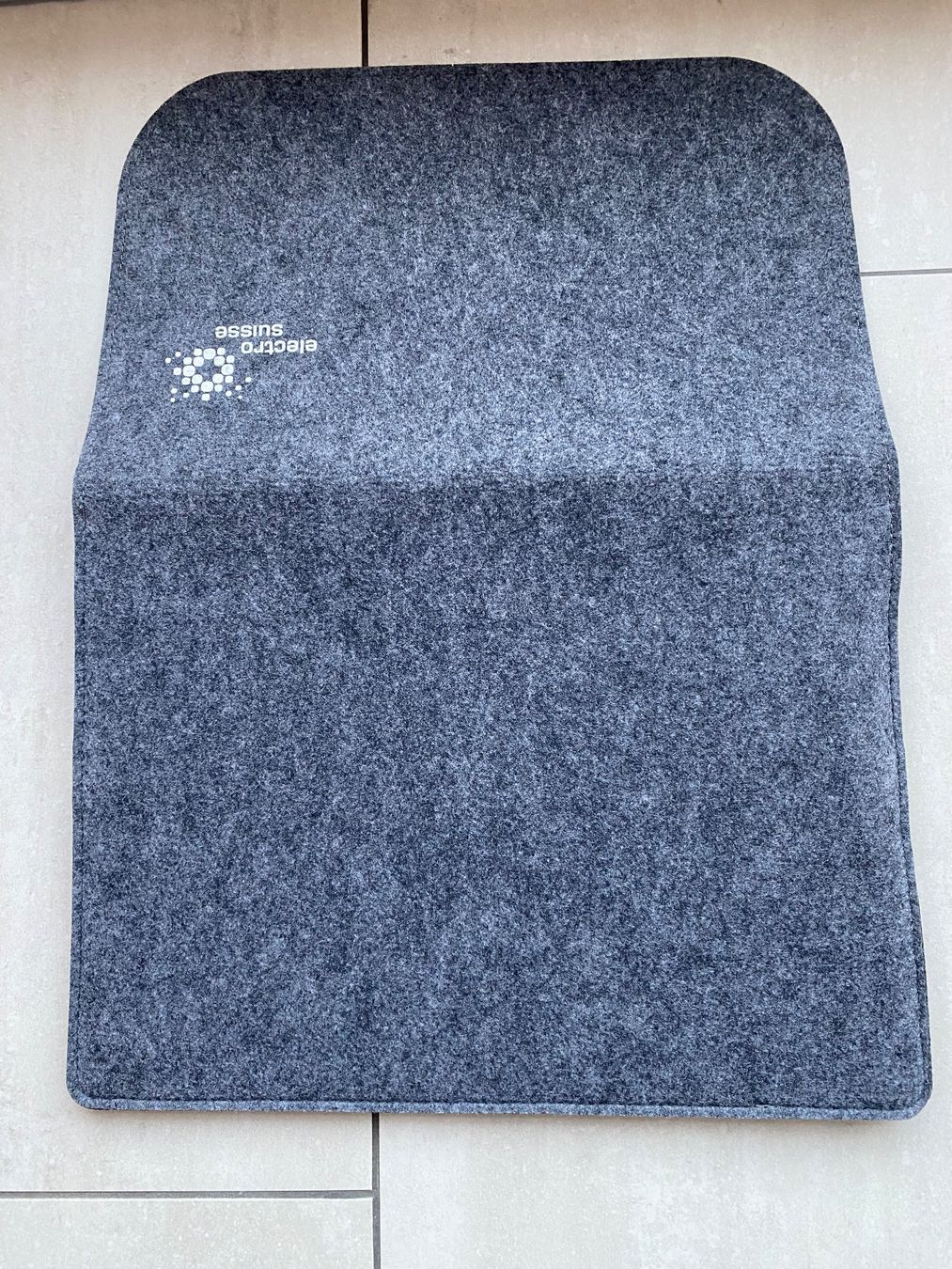 Covers & Borse: Laptop Hülle Filz 35x26cm – Usato da Wädenswil venduto da JJ15 2