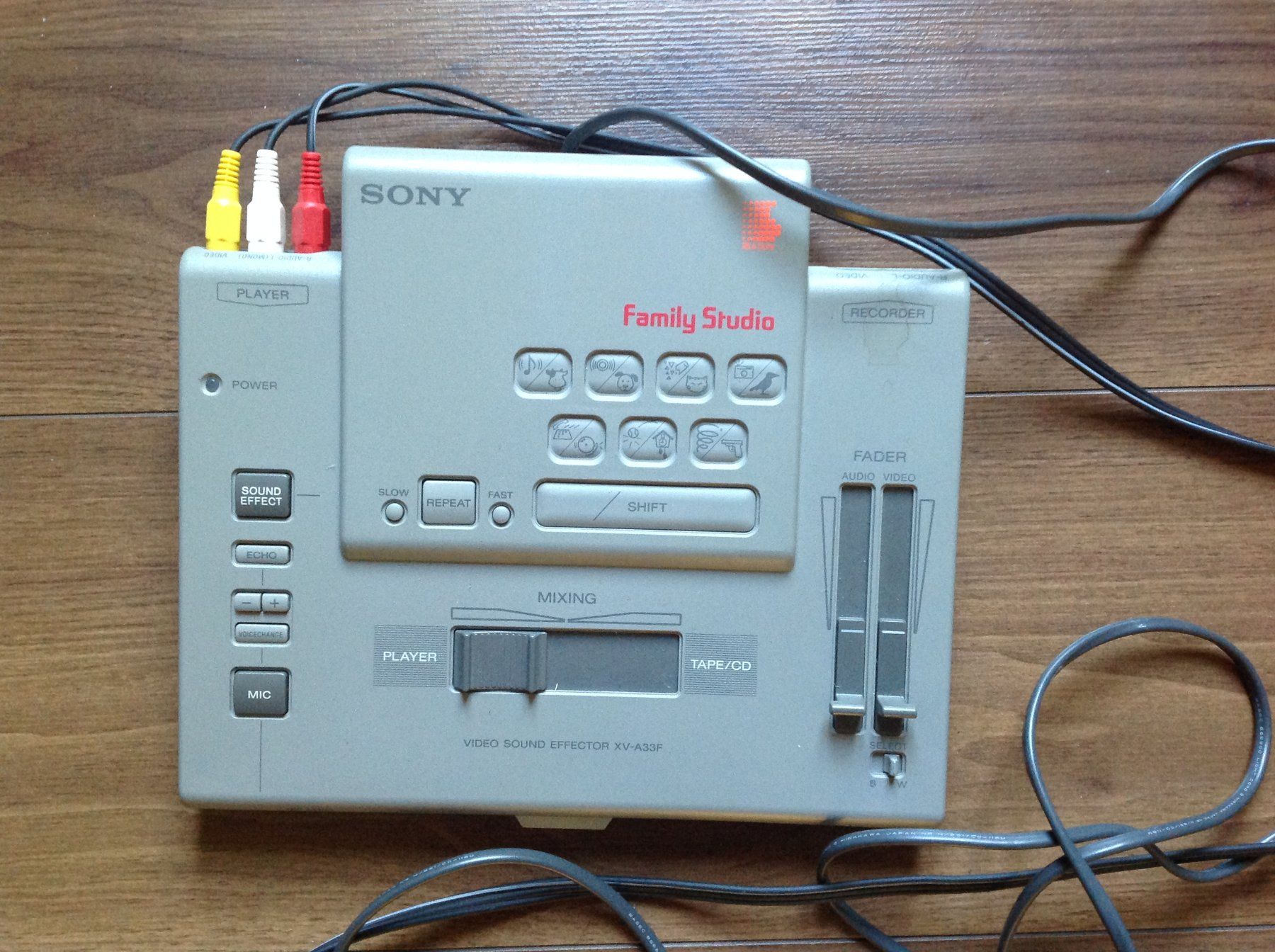 Sony Aufnahmegeräte: Sony Family Studio XV-A33F – Gebraucht aus Vuiteboeuf von broticaire