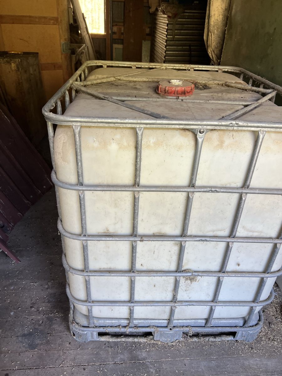 Abreuvoirs & Auges: 4x IBC Container 1000L Wassertank  – D'occasion à Brunnen par Stygi_baab