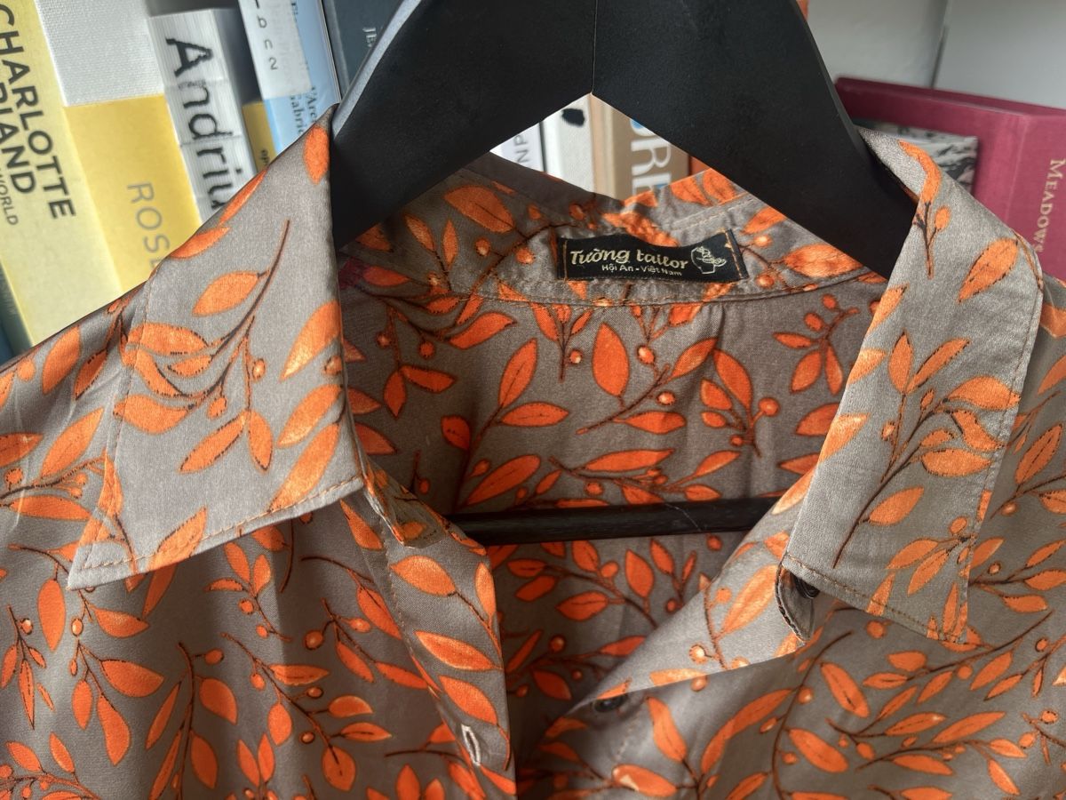 Vestiti: Seide Hemdblusenkleid mit Blättermuster, Grösse M – Nuovo (secondo la descrizione) da Zürich venduto da Paula1992 1