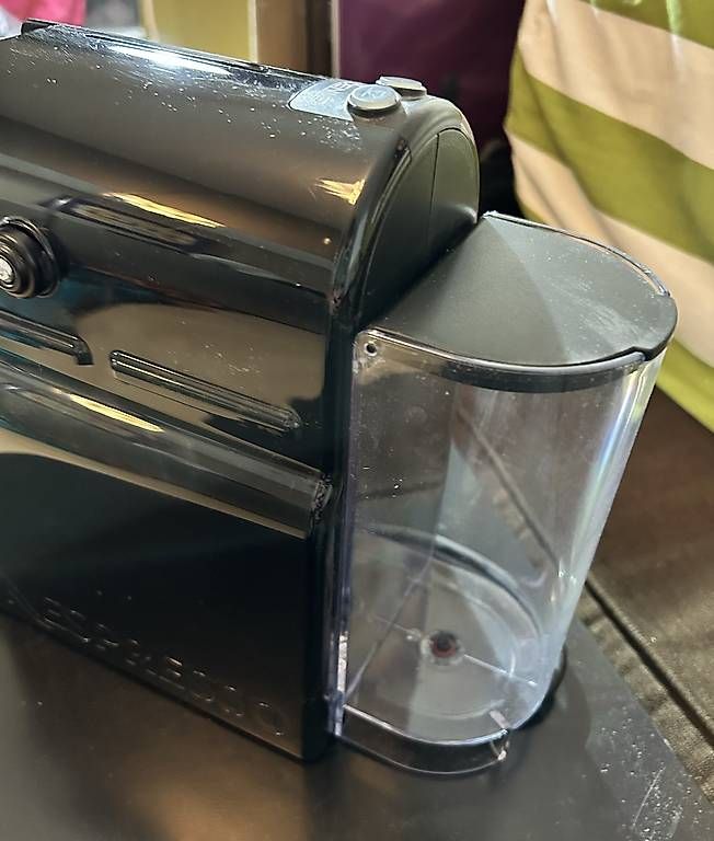 Kaffeemaschinen & Espressomaschinen: Machine à café Nespresso Inissia peu utilisée – Gebraucht aus Fontaines-Grandson von cle_yw29 2