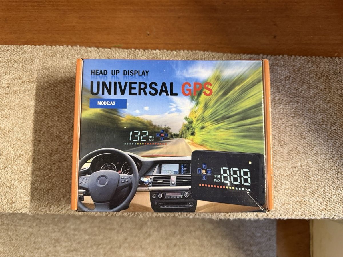Navigatori: Universal GPS Head-Up Display Mode A2 - Neuwertig! – Nuovo (secondo la descrizione) da Aathal-Seegräben venduto da Tzhbrmo1