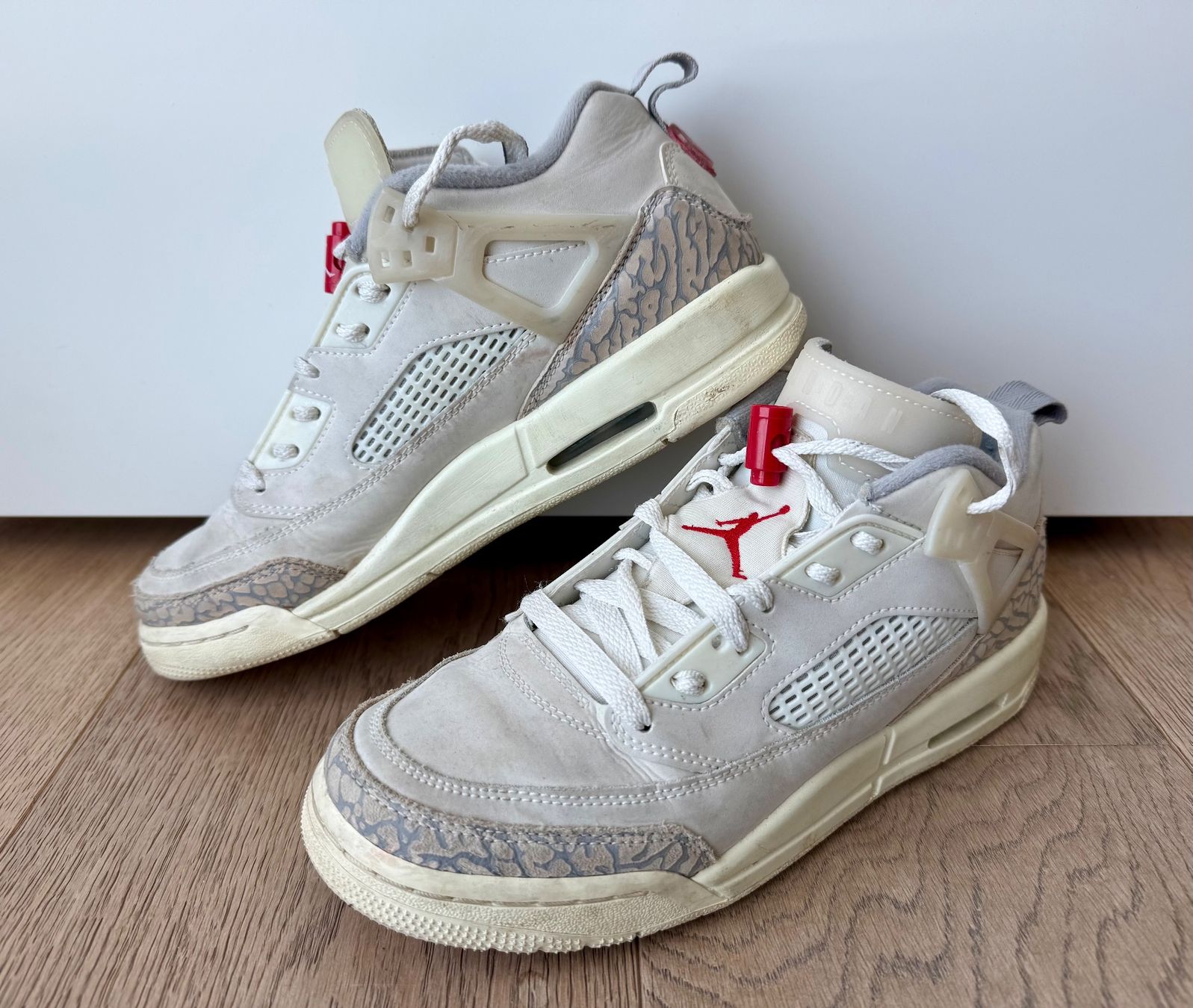 Scarpe per ragazzi: Jordan Schuhe Grösse 40, weiss-beige – Usato da Cham venduto da Contuc