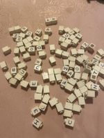 Lego einer Steine mit Zahlen und Buchstaben 