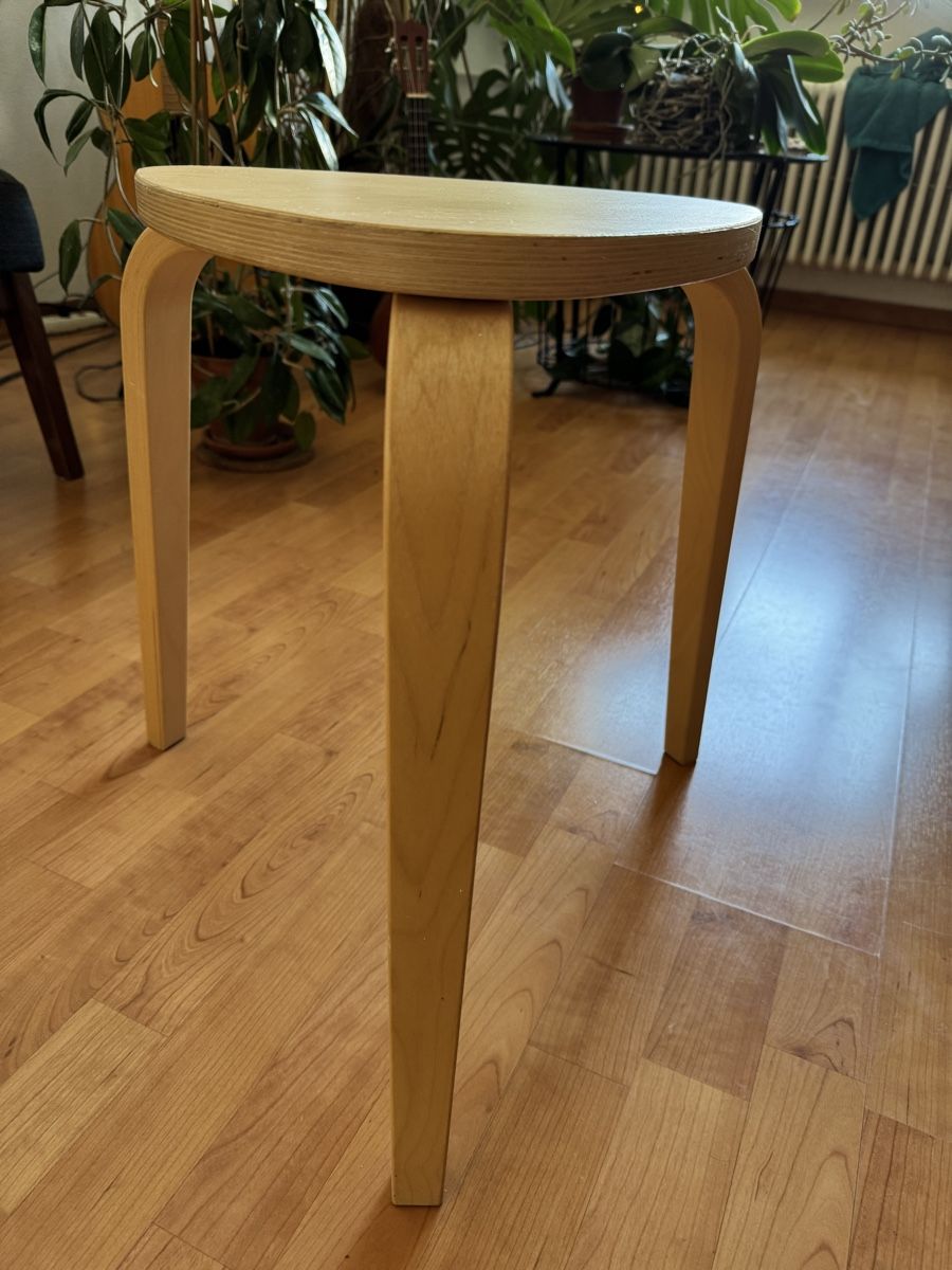 Sgabelli: Tabouret design vintage en bois clair  – Usato da Nyon venduto da tingloo 1