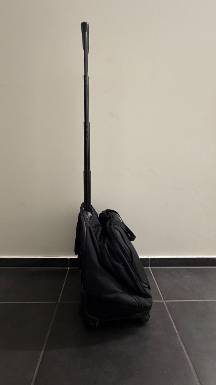 Valigie: Petite valise noire à roulette – Usato da giffers venduto da sev_c9x9 2