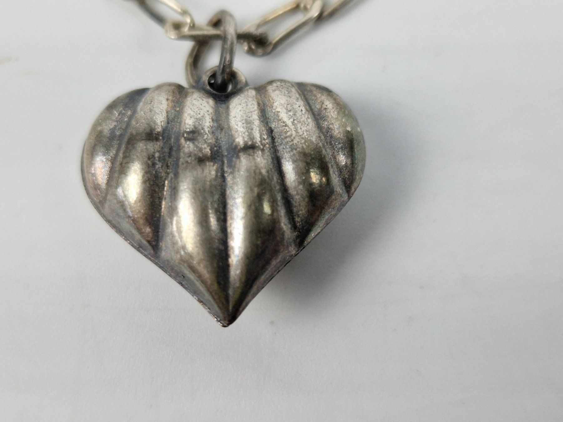 Colliers: Modeschmuck Herzanhänger und Kette – D'occasion à Muhen par Restwert_Muhen 1