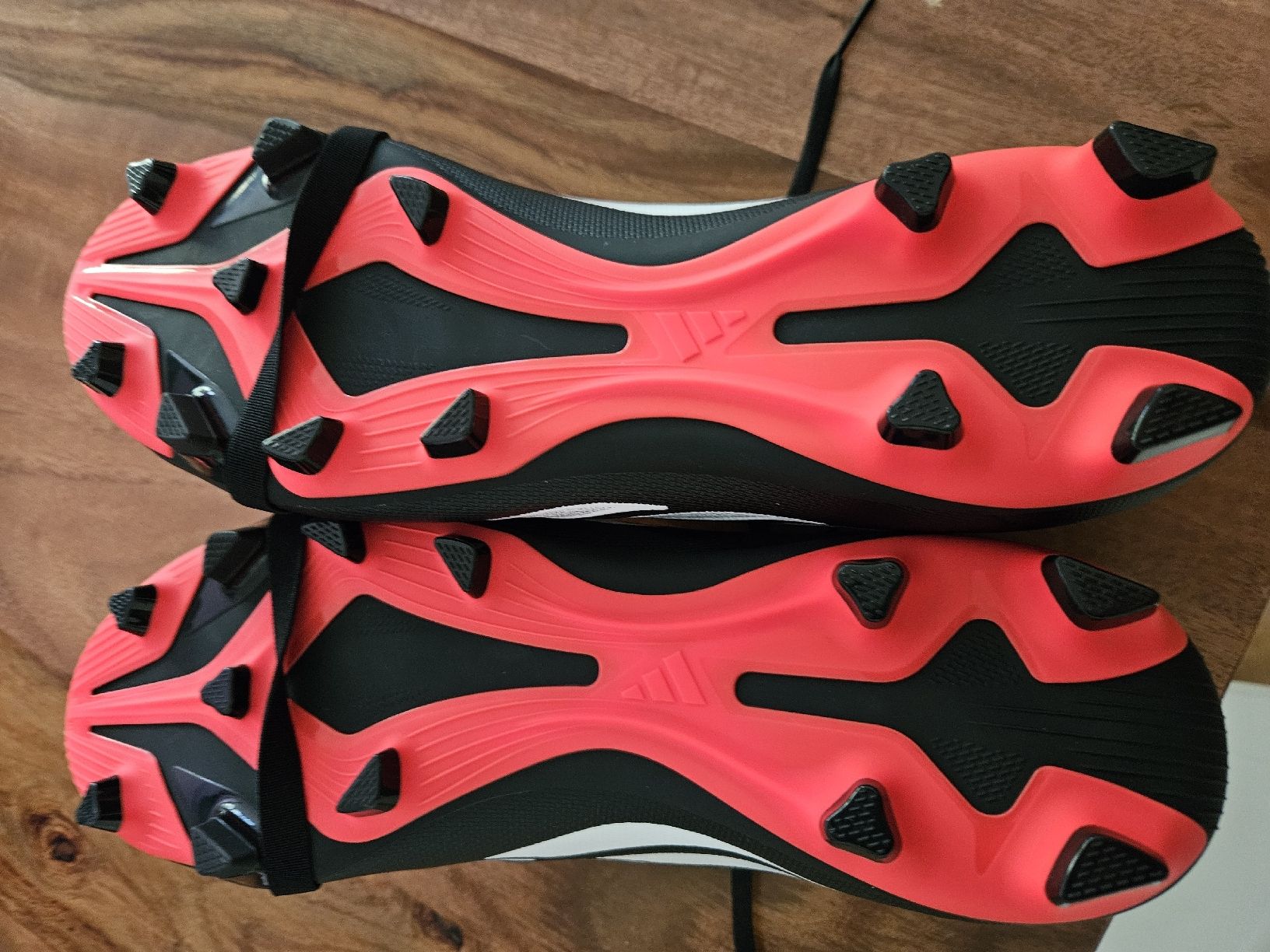 Adidas Chaussures hommes: predator club ft fg – Neuf (Voir description) à bottmingen par btu_h8y6 3